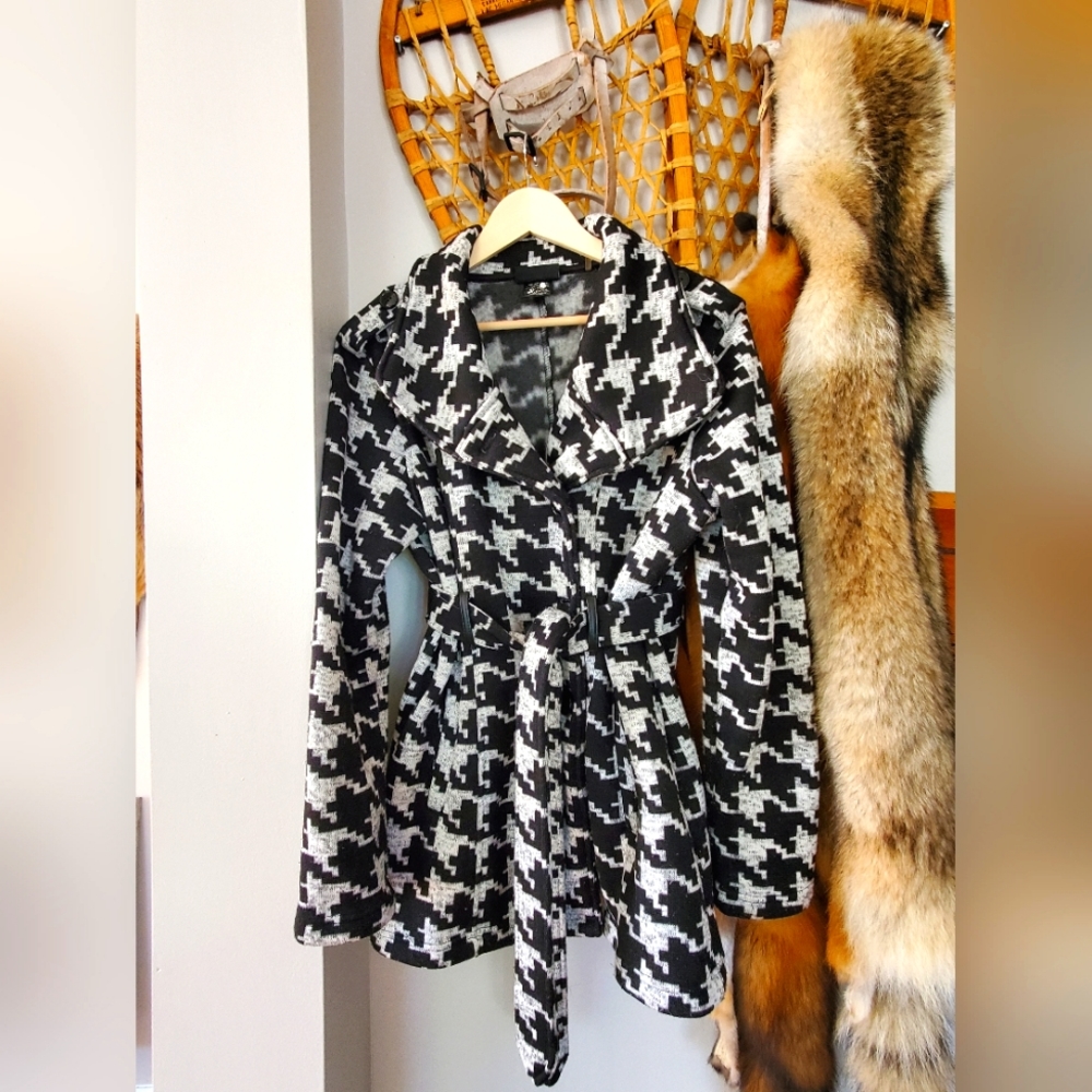 Gorgeous Houndstooth Pea Coat